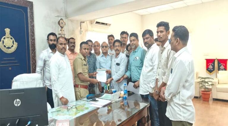 रविन्द्र देशमुख की आत्म हत्या मामले में निष्पक्ष जांच कर दोषियों पर कठोर से कठोर कार्यवाही हो -कांग्रेस कमेटी 28 vagadre