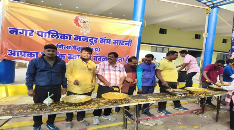 बाबा मठारदेव मेले में नपा बीएमएस ने आयोजित किया विशाल भंडारा 17 bms