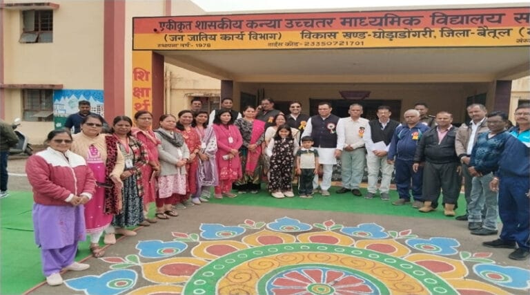 शासकीय कन्या उच्चतर माध्यमिक विद्यालय सारणी में सामूहिक सूर्य नमस्कार का कार्यक्रम 25 knya