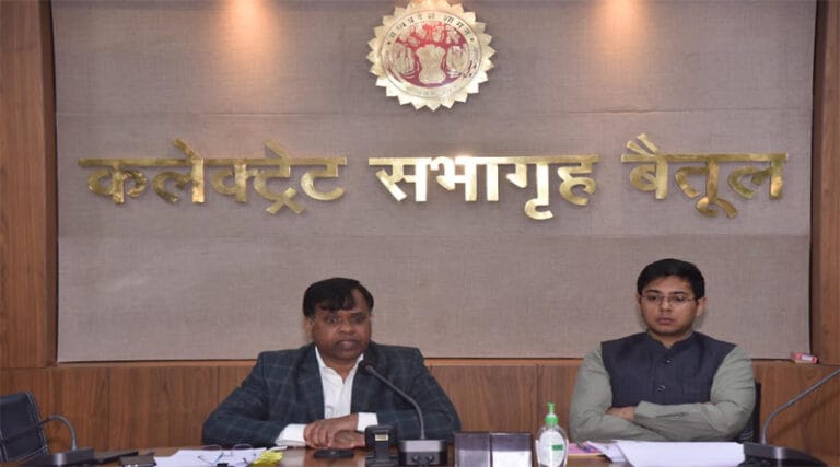 जनशिकायतों का पूरी गंभीरता के साथ निराकरण किया जाए : कलेक्टर श्री सूर्यवंशी,इस विभाग के अधिकारियों का रोका वेतन 15 sury