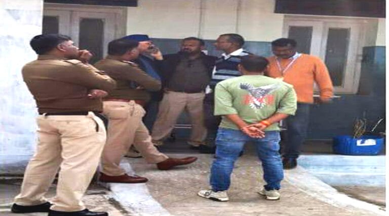 शिखर मंदिर पहाड़ी पर माथा टेकने जा रहे व्यक्ति की हार्ट अटेक आने से मौत 1 yty