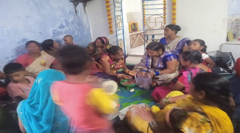 भद्रकाली स्व समूह की महिलाओं ने हल्दी कुमकुम कार्यक्रम का आयोजन किया 12 bhajan