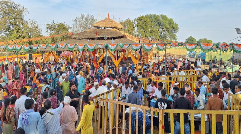 विशाल भंडारे के साथ शिव महापुराण और यज्ञ का समापन, अंतिम दिन हजारों श्रद्धालुओं का उमड़ा जनसैलाब । 6 bhandara
