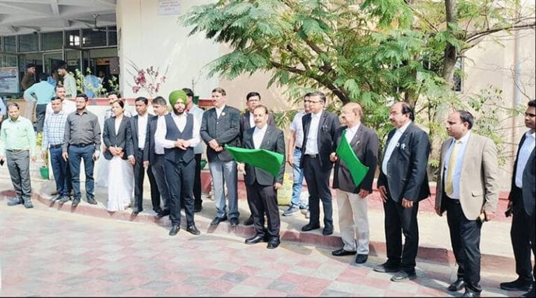 नेशनल लोक अदालत 08 मार्च को प्रधान जिला एवं सत्र न्यायाधीश ने प्रचार रथ को हरी झण्डी दिखाकर किया रवाना 1 lok