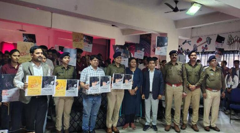 "साइबर सुरक्षा" हेतु विशेष अभियान "safe click" के मद्देनजर एक्सटाल कालेज में किया जागरूकता कार्यक्रम 5 pulis