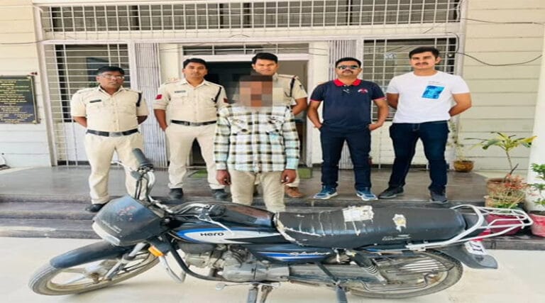 सारणी पुलिस ने मोटर साइकिल चोरी का किया खुलासा,आरोपी गिरफ्तार 27 baik