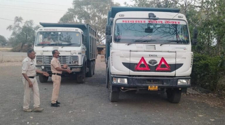 खनिज मुरूम का अवैध परिवहन करते 2 वाहन किए जप्त 7 damprt