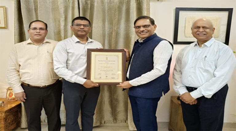प्रदेश में कानून व्यवस्था के उत्कृष्ट संचालन के लिए पूर्व डीजीपी श्री सक्सेना हुए सम्मानित 10 dgp