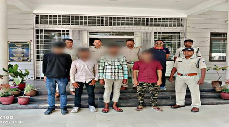 सारणी पुलिस ने फर्जी सिम से शादी तुड़वाने वाले 03 को किया गिरफ्तार 25 sim