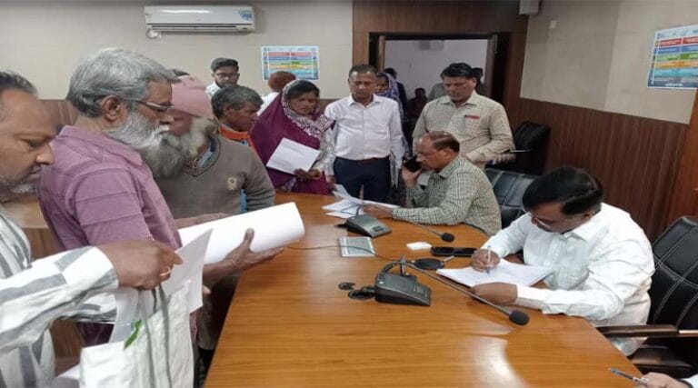 क्रय की गई भूमि पर अवैध कब्जा करने वालों के खिलाफ कलेक्टर ने एफआईआर दर्ज किए जाने के दिए निर्देश 9 sury