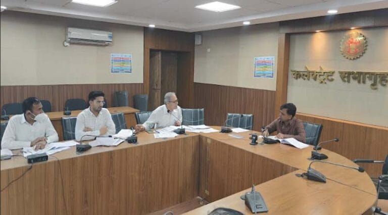 योजनाओं के क्रियान्वयन में लापरवाही पर परियोजना अधिकारियों के विरुद्ध कार्यवाही -सेवा से पृथक किए जाने का नोटिस 20 sury23
