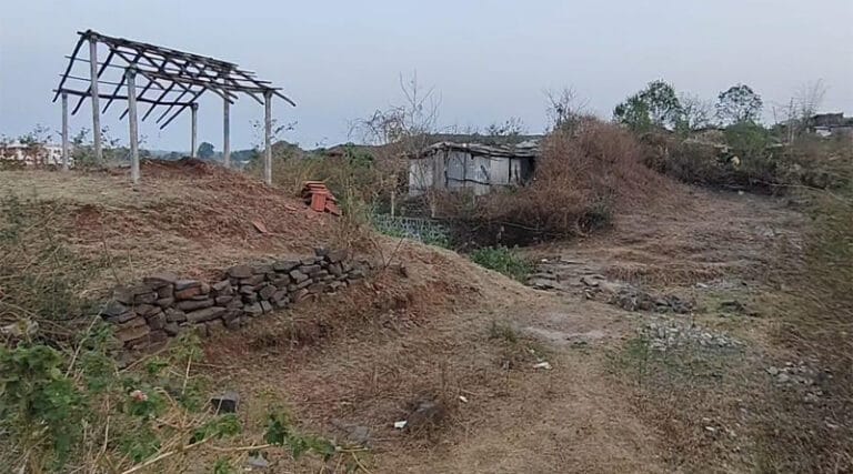 राजस्व अधिकारी की मिली भगत से टूटे हुए बांध को नक्शे से किया गायब 11 dem