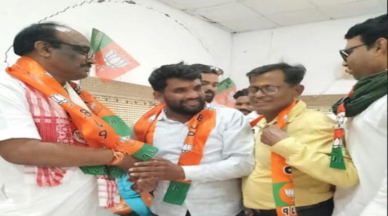 हीरापुर पंचायत में सहायक सचिव की तानाशाही से त्रस्त ग्रामीण, केंद्रीय मंत्री से की शिकायत 9 dfd