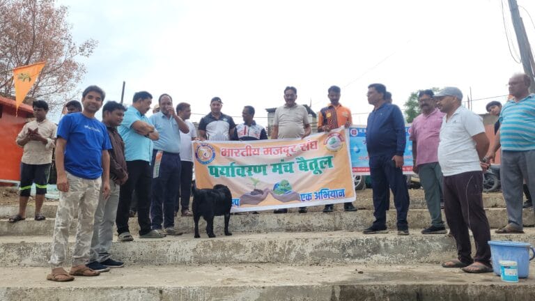 पर्यावरण मंच भारतीय मजदूर संघ ने श्रमदान कर की माचना नदी की सफाई 16 IMG-20250511-WA0028