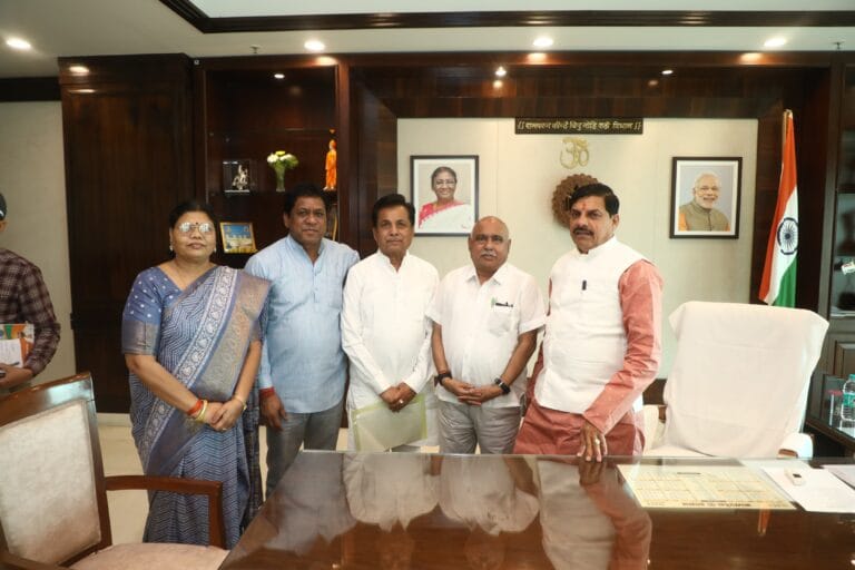 जिले के विधायको ने मुख्यमंत्री से की 13 करोड़ के फर्जीवाड़े की उच्चस्तरीय जांच की मॉग 5 Photo 2