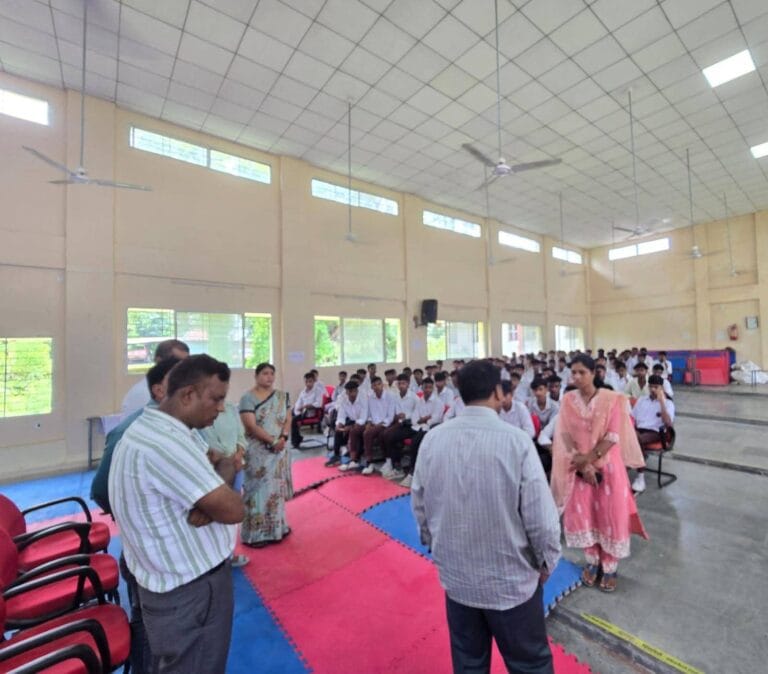 ईएमआरएस शाहपुर के प्राचार्य पंकज शरण को किया भोपाल अटैच, के.के.कटारे होंगे प्राचार्य प्रभारी 16 FB_IMG_1758154447074