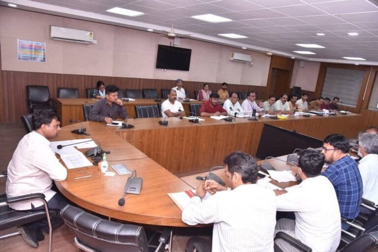 बीईओ भीमपुर के विरुद्ध कार्यवाही, भीमपुर से हटाने और निलंबन की कार्यवाही के निर्देश 29 FB_IMG_1758640256357