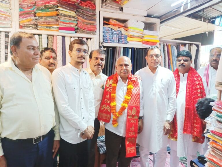जी एस टी स्लैब में राहत पर भाजपा प्रदेश अध्यक्ष हेमंत खंडेलवाल बैतूल के व्यापारियों से मिले ,व्यापारियों ने व्यक्त किया आभार 5 IMG-20250922-WA0123