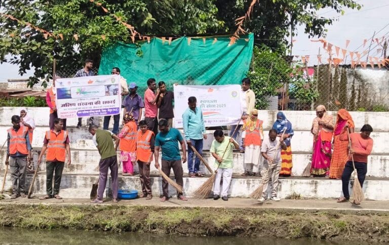 नगर पालिका ने श्रमदान से की शोभापुर के भुजरिया घाट की सफाई 31 IMG-20250923-WA0074
