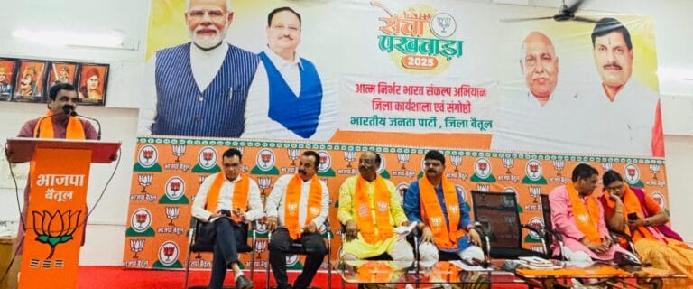 स्वदेशी के मंत्र से बनेगा आत्मनिर्भर भारत - सुजीत जैन 20 IMG-20250924-WA0058