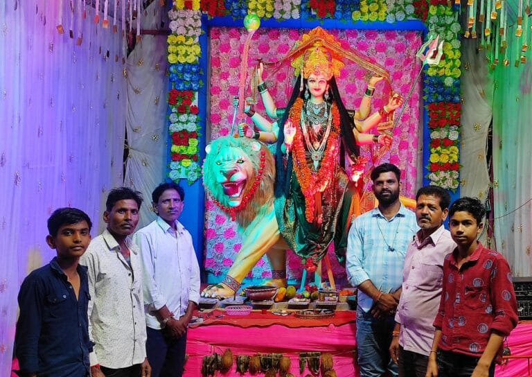 संगम चौक पर विराजी माँ दुर्गा बनी आकर्षण का केन्द्र 29 IMG-20250929-WA0131