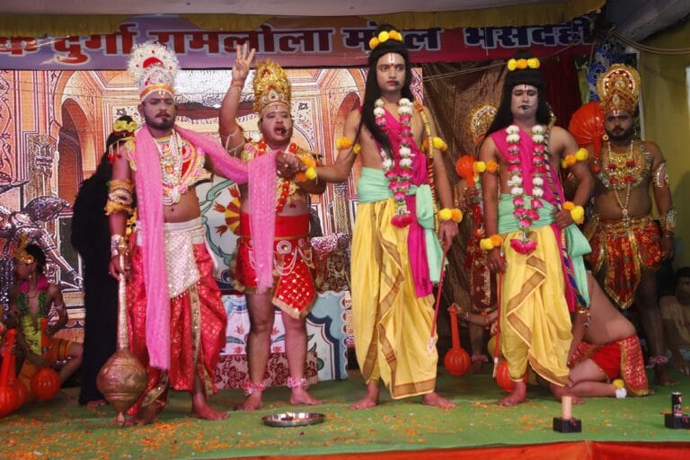 भैंसदेही में चल रही रामलीला को देखने दर्शकों की उमड़ रही भीड़ 25 IMG-20250929-WA0137