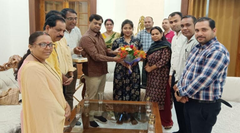 शासकीय एकलव्य महिला आईटीआई की छात्रा त्रिशा ने जिले को किया गौरवान्वित 15 reish