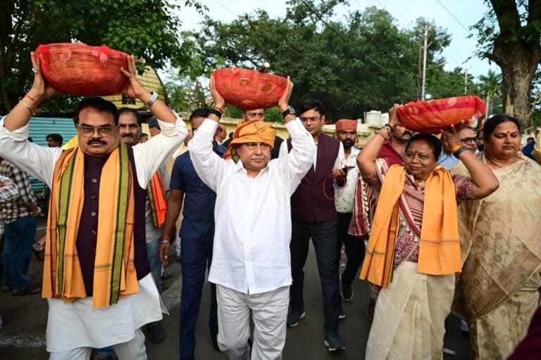 लोक आस्था और सूर्योपासना के पावन पर्व छठ पर भाजपा अध्यक्ष हेमंत खंडेलवाल ने शिरकत की 11 FB_IMG_1761618524443