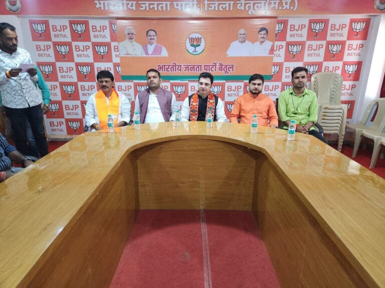 युवा मोर्चा द्वारा निकाली जा रही एकता यात्रा 18 IMG-20251014-WA0073