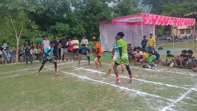 सांसद खेल महोत्सव के तहत खिलाड़ियों ने लिया कबड्डी, खो-खो, भाला एवं गोला फेंक स्पर्धाओं में भाग, विजेता होंगे पुरस्कृत 12 IMG-20251014-WA0077