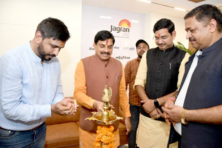 मुख्यमंत्री डॉ. यादव ने नवदुनिया के नवनिर्मित भवन का किया शुभारंभ 3 L-Bhopal021025065253