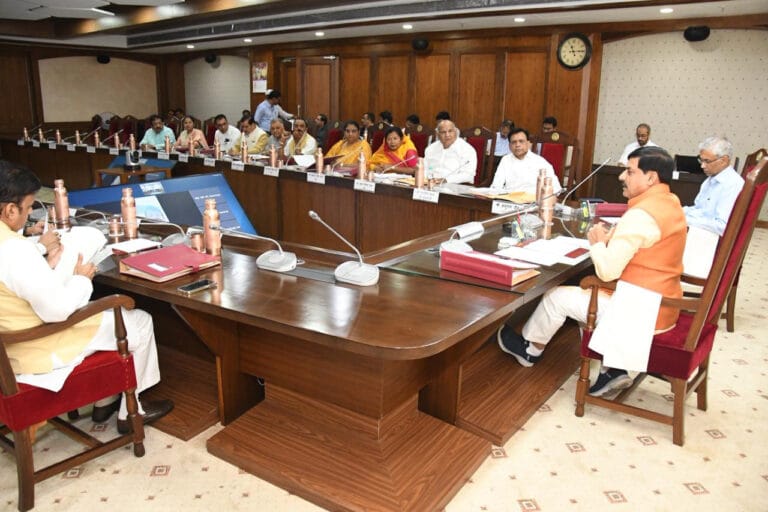 कैबिनेट बैठक सम्पन्न , नए पदों पर भर्ती सहित कई महत्वपूर्ण फैसले 18 L-Bhopal231025030457