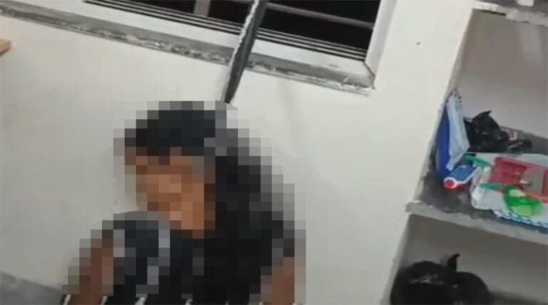 рдЧрд░реНрд▓реНрд╕ рд╣реЙрд╕реНрдЯрд▓ рдореЗрдВ рдЫрд╛рддреНрд░рд╛ рдлрдВрджреЗ рд╕реЗ рд▓рдЯрдХреА рдорд┐рд▓реА, рджреАрд╡рд╛рд░ рдкрд░ рд▓рд┐рдЦрд╛ рдерд╛ "рд╕рдм рдорд░реЛрдЧреЗ 1 sidhi