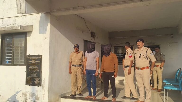 सामूहिक बलात्कार _नाबालिक बालिका से गैंगरेप के दो आरोपी गिरफ्तार,एक फरार , स्कॉर्पियो जप्त 13 FB_IMG_1762088974415
