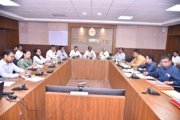 विशेष अभियान चलाकर तीन दिन में होगा फसल नुकसानी का पुनः सर्वे 4 FB_IMG_1762172180437