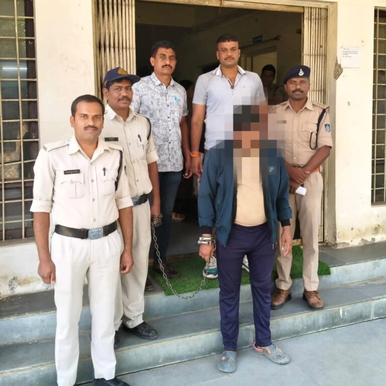 कोतवाली पुलिस ने बलात्कार के आरोपी को गिरफ्तार कर भेजा जेल 10 FB_IMG_1762700371742