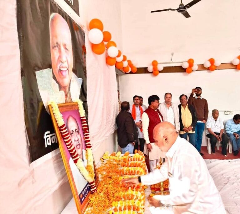 "मुन्नी भैया" की 18वीं पुण्यतिथि पर जिला भाजपा कार्यालय विजय भवन में श्रद्धांजलि कार्यक्रम का आयोजन 6 FB_IMG_1763019564326