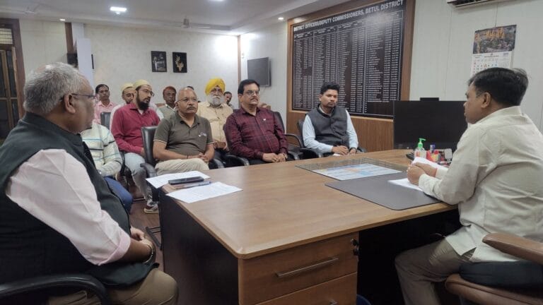 औद्योगिक क्षेत्र _ मोही में 10 आवेदकों को मिला भूमि आवंटन का आशय प्रमाण पत्र 35 FB_IMG_1764320197166