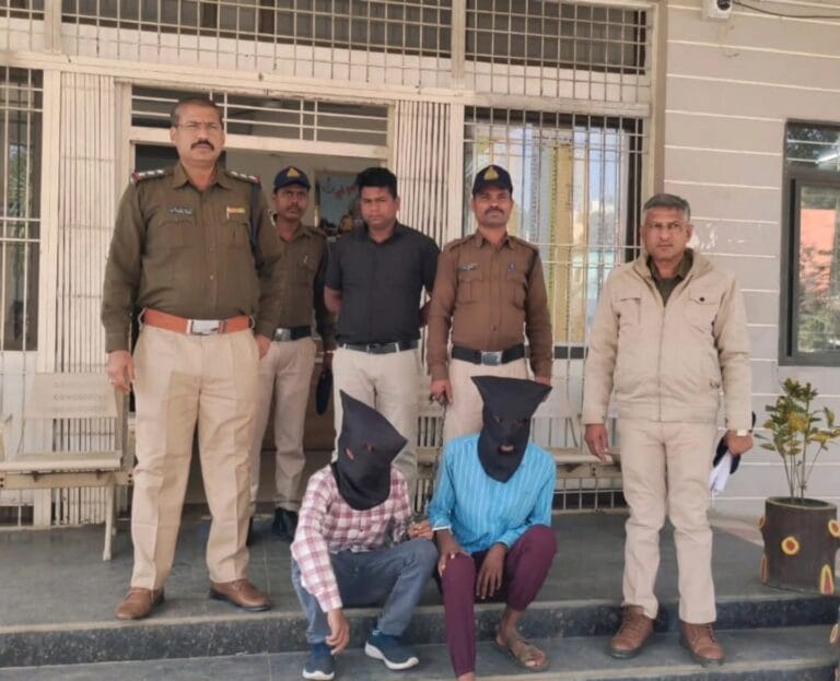 लूट के प्रयास के प्रकरण में 02 फरार इनामी आरोपी गिरफ्तार 28 FB_IMG_1764426033636