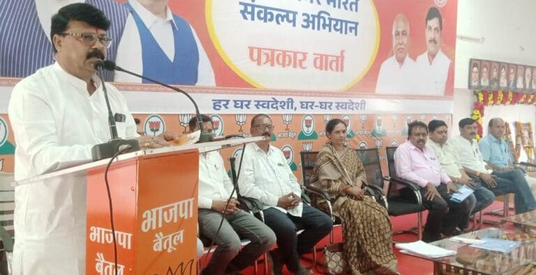 मतदाता विशेष गहन पुनिरीक्षण पहली बार नही - सुधाकर पवार 23 IMG-20251107-WA0033