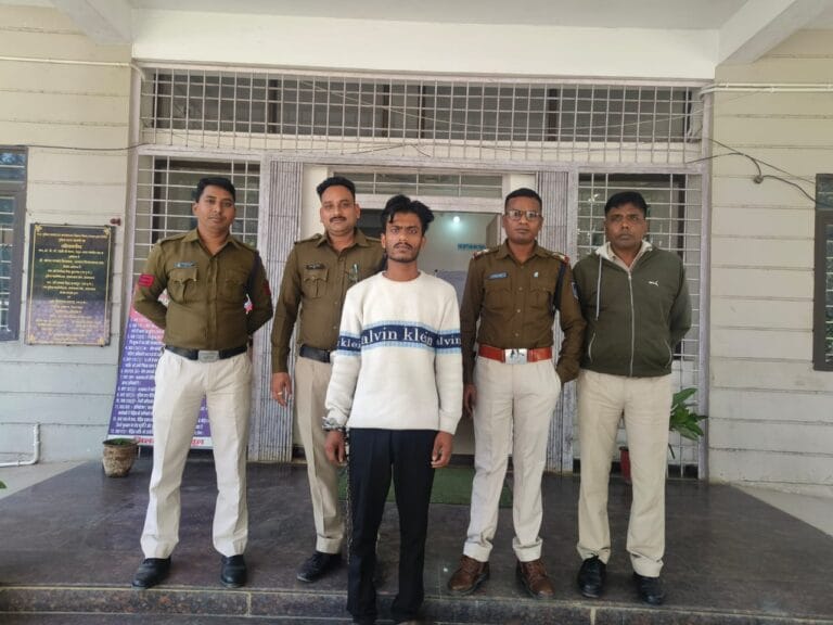नाबालिग बालिका के साथ दुष्कर्म करने वाले आरोपी को महाराष्ट्र के चंद्रपुर से किया गिरफ्तार 14 IMG-20251111-WA0057(1)
