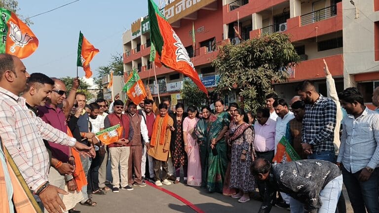 बिहार में एनडीए की प्रचंड जीत का जिला भाजपा ने मनाया उत्सव 12 IMG-20251114-WA0073