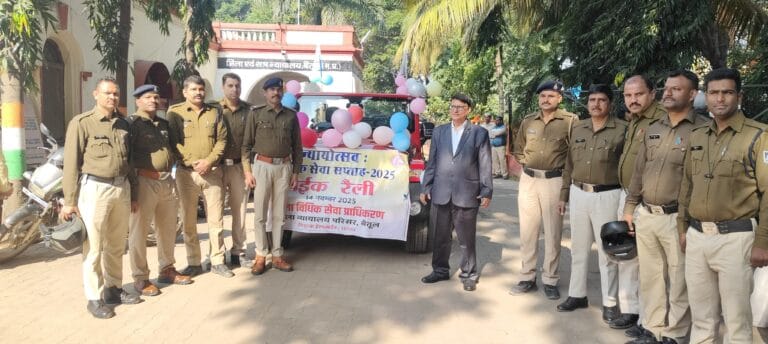 विधिक सेवा सप्ताह का समापन बाइक रैली के साथ, न्यायालय परिसर में हुआ कार्यक्रम सम्पन्न 25 IMG-20251114-WA0092