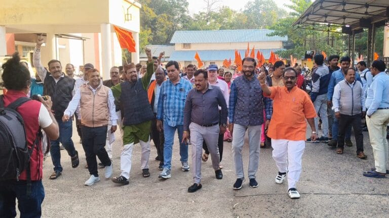 भारतीय मजदूर संघ ने रैली निकालकर दिया ज्ञापन, लंबित मांगें पूर्ण करने की मांग 10 IMG-20251118-WA0055