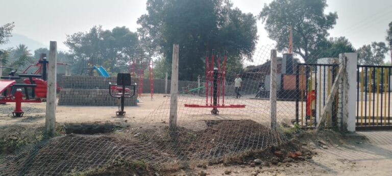 एक स्थान पर दो बार निर्माण की आड़ मे चल रहा लाखो, करोड़ का गोलमाल 36 IMG-20251121-WA0007