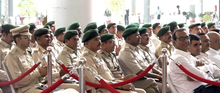 कमेंडेशन डिस्क अलंकरण समारोह में 34 अधिकारी-कर्मचारी हुए पुरस्कृत 19 L-Bhopal011125063157