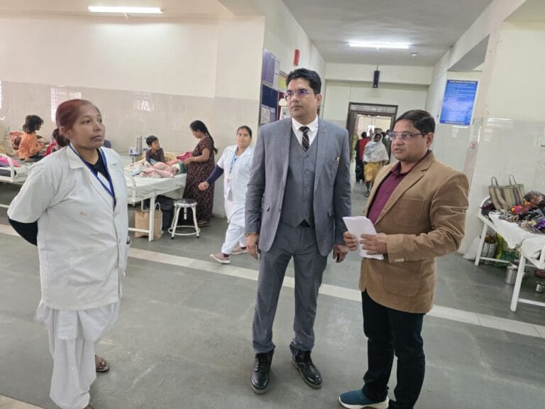 निरीक्षण _ अनुपस्थित कर्मचारियों को दिए कारण बताओं नोटिस 4 NIRIKSHAN 02