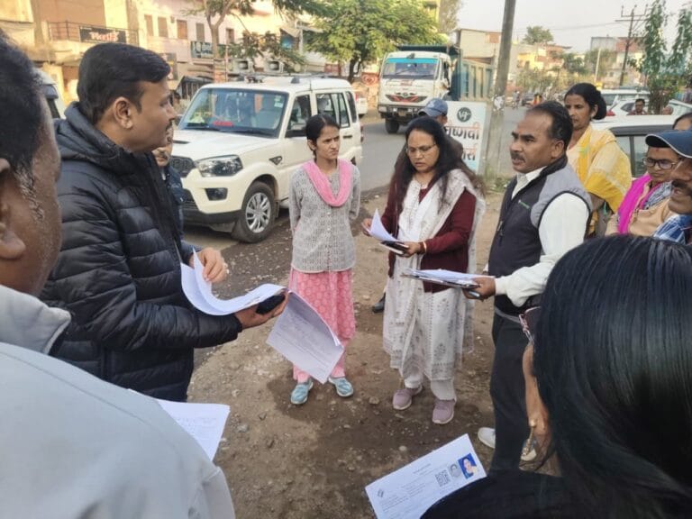 अपर कलेक्टर वंदना जाट ने आमला में विशेष गहन पुनरीक्षण कार्यों का किया निरीक्षण 3 NIRIKSHAN