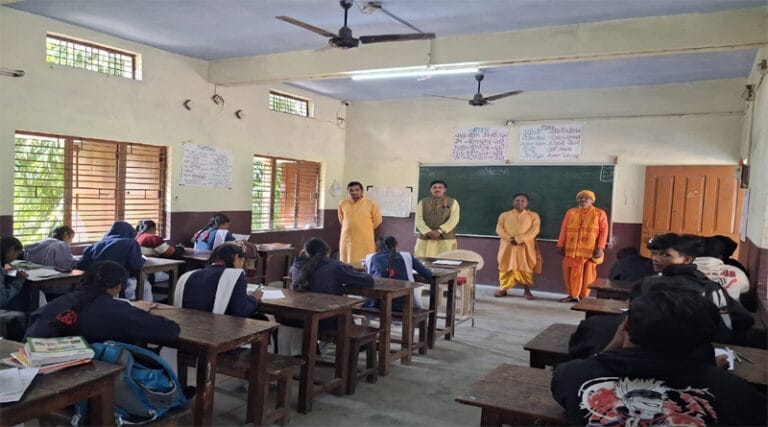 गायत्री परिवार ट्रस्ट गायत्री प्रज्ञापीठ सारणी से आज भारतीय संस्कृति ज्ञान परीक्षा आयोजित 9 gay