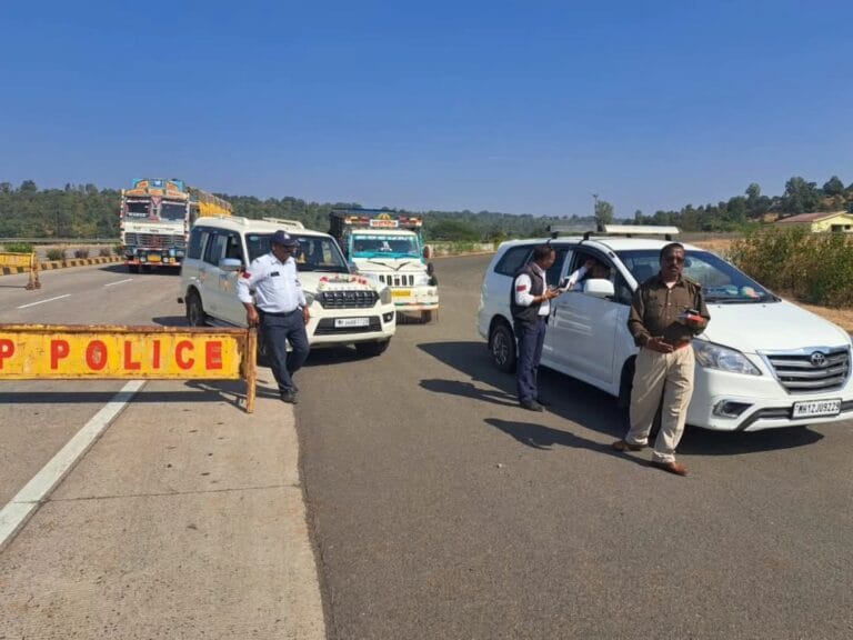 सड़क सुरक्षा के लिए बैतूल यातायात पुलिस की बड़ी कार्रवाई — विशेष अभियान में 618 चालान, ₹2,95,800 शमन शुल्क वसूला 13 FB_IMG_1764853450399